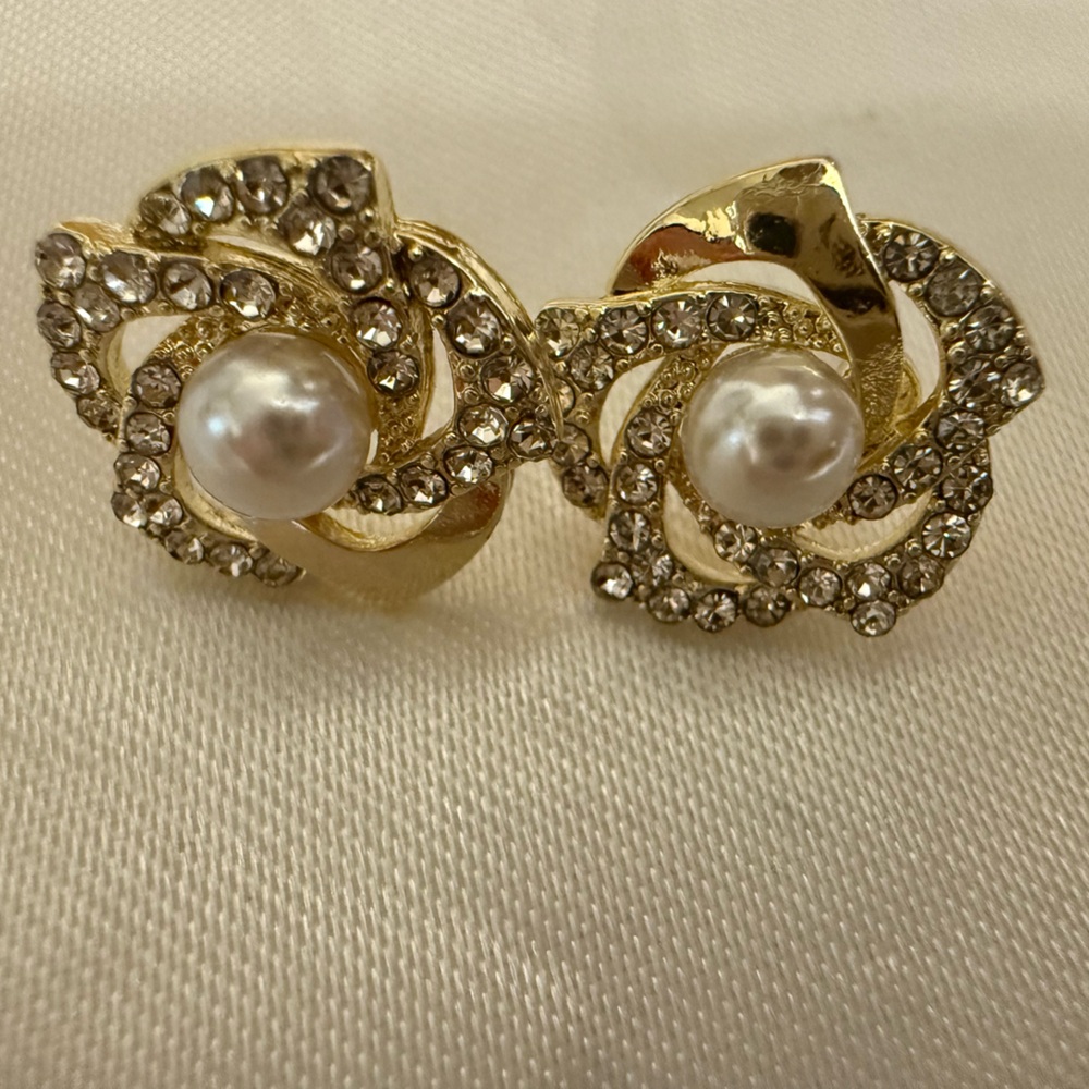 Gold-tone and Crystal faux Pearl fashion Earrings